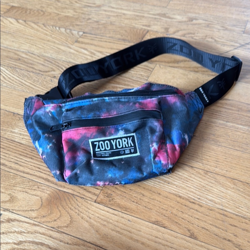 Zoo York Blue and Pink Belt Bag Cosmic Design